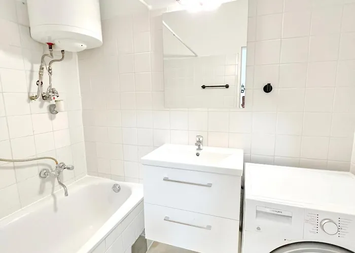 Family - 5 Minutes To Schoenbrunn Apartment